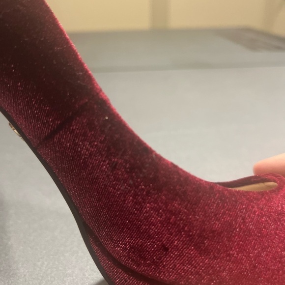 Nina New York Red Maroon Velvet Peep Toe Jeweled High Heel Pump Size 7M Formal - Picture 9 of 13